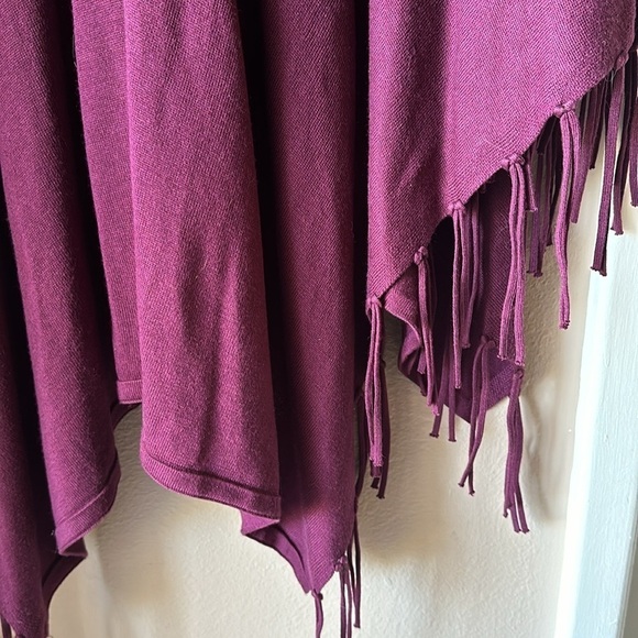 CHICO’S Lace Up Fringe Poncho in Monrovia - Picture 7 of 7